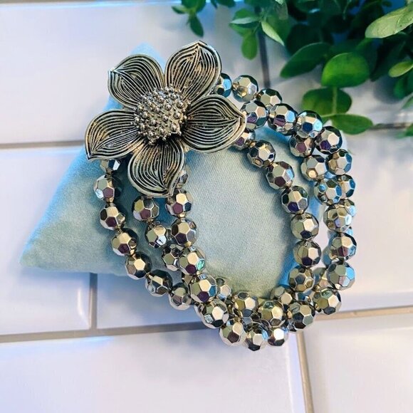 Dogwood Floral Stretch Siilver Statement Bracelet - Picture 3 of 3
